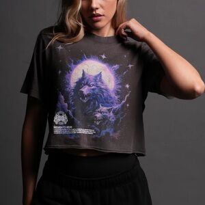Howling at the Moon “premium vintage” cropped tee  in wolf gray